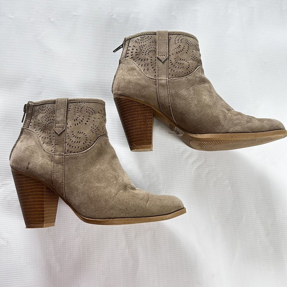 Qupid Taupe Faux Suede Booties with Heel size 8 - Picture 2 of 8